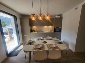 Dining - Montgenèvre Apartment with Terrace, Wifi & Parking (Montgenèvre)