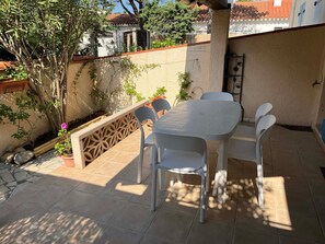 Outdoor dining - Comfortable villa near sea for 6 people, private garden (Argelès-sur-Mer)