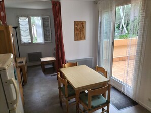 Dining - Apartment with terrace and private garage, near beach (Argelès-sur-Mer)