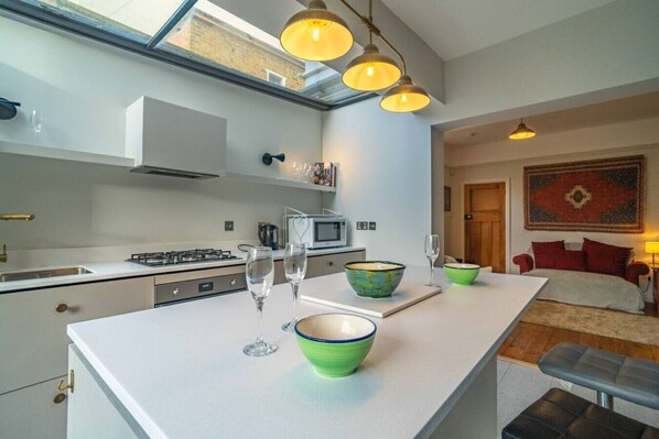 Fridge, microwave, oven, stovetop