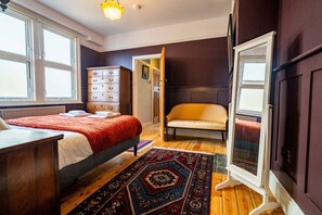 3 bedrooms, desk, iron/ironing board, free WiFi