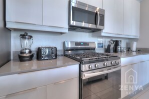 Fridge, microwave, stovetop, dishwasher