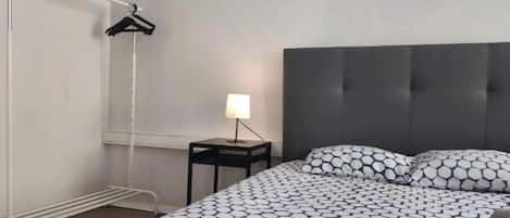 4 sovrum, skrivbord, strykjärn/strykbräda och gratis wi-fi