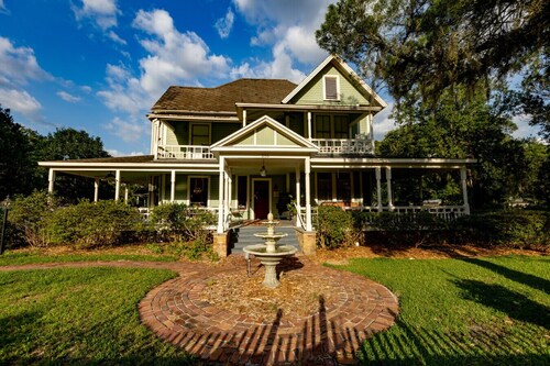 7 BR/ 7 BA, Huge Porches, Perfect for an Event