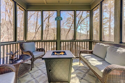 Stargaze, Screen Movies, Play Golf, Splash at the Lakes & Relax in the Communal Sauna - HooRay!