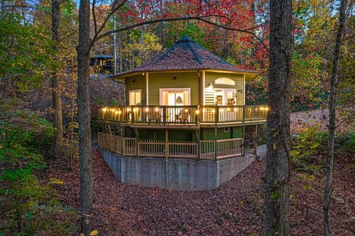 Play Arcade Games, Make Firepit S'mores & Explore Downtown Blue Ridge in Minutes - Trails End
