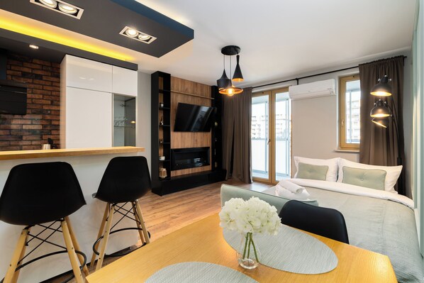 1 habitación, tabla de planchar con plancha, wifi y ropa de cama