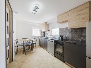 Geladeira, fogão, cooktop, lava-louças