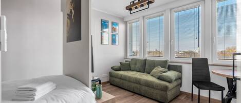 Iron/ironing board, WiFi, bed sheets