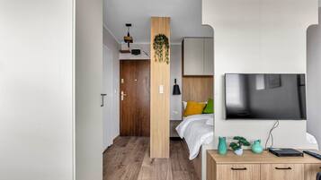 Iron/ironing board, WiFi, bed sheets