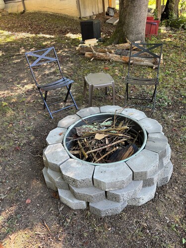 Whispering Pines - a Charming 2-bedroom cabin with WiFi, AC in serene Pipestem