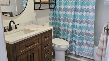 Toallas, jabón, champú y papel higiénico