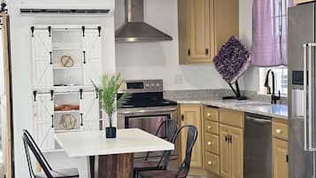 Fridge, oven, stovetop, dishwasher