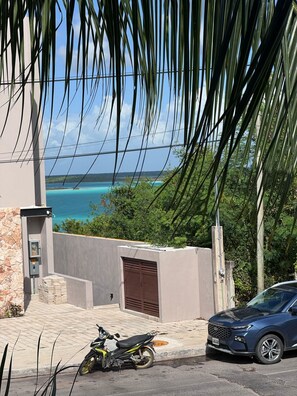 Bureau, espace de travail pour ordinateur portable, Wi-Fi gratuit