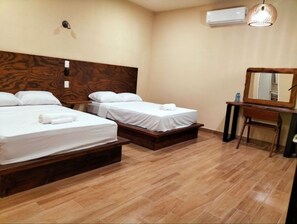 Bureau, espace de travail pour ordinateur portable, Wi-Fi gratuit