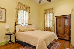 4 bedrooms, iron/ironing board, free WiFi, bed sheets