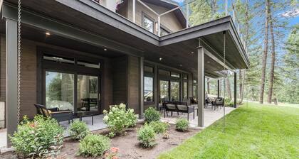New build on 1-acre w/ private hot tub and ADU