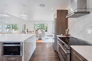 Fridge, microwave, oven, stovetop - New build on 1-acre w/ private hot tub and ADU (Columbia Falls)