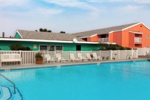 Ulkouima-allas, lämmitetty uima-allas