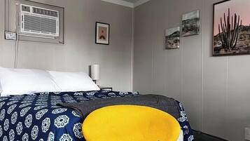 ํด๋์๋ฃธ, ๋๋ธ์นจ๋ 1๊ฐ, ๊ธ์ฐ, ํํฐ์ค | ์ฑ
์, ๋
ธํธ๋ถ ์์
๊ณต๊ฐ, ๋ฌด๋ฃ WiFi