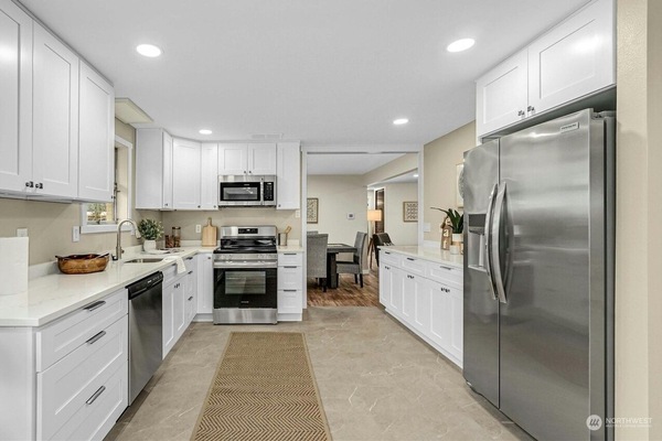 Geladeira, micro-ondas, fogão, cooktop