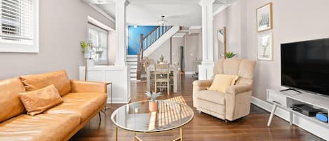 Comfort Duplex, 3 Bedrooms, Non Smoking | Living area | 40-inch Smart TV with digital channels, streaming services