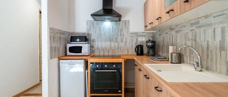 Fridge, microwave, oven, stovetop