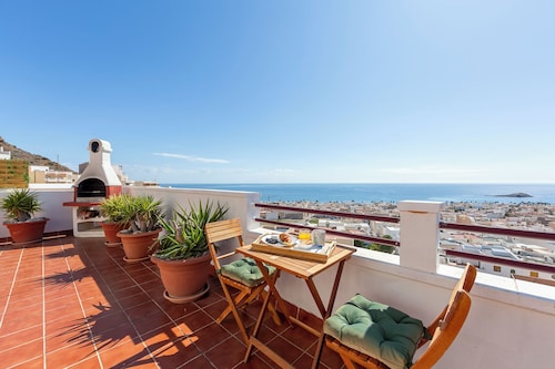 Apartamento 'El Mirador De Carboneras' con vistas al mar, Wi-Fi y aire acondicionado