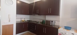 Fridge, microwave, coffee/tea maker, cookware/dishes/utensils