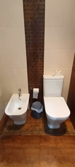 Shower, towels