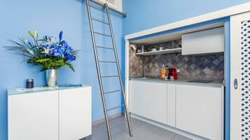 Fridge, stovetop, dishwasher, coffee/tea maker