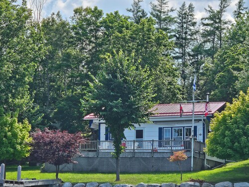 Cozy Sea Front Cottage 