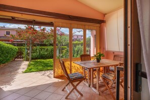 Dining - Apartment 'Casa Papaya' with Shared Pool, Wi-Fi and Air Conditioning (murta maria)