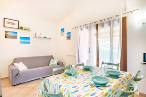 Dining - Apartment 'Casa Papaya' with Shared Pool, Wi-Fi and Air Conditioning (murta maria)