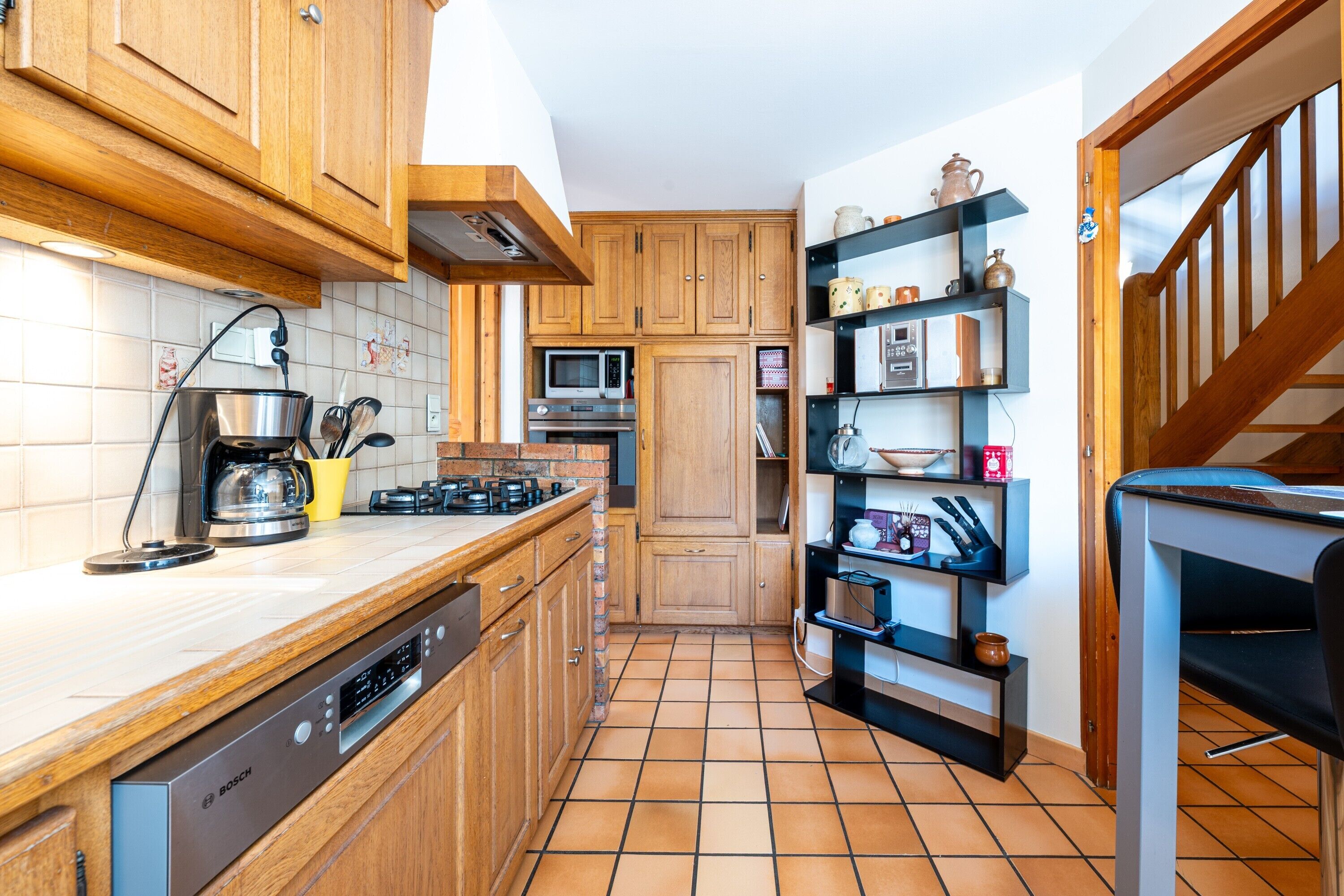 Køleskab, mikrobølgeovn, ovn, kogeplade