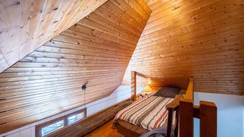 3 bedrooms, iron/ironing board, free WiFi