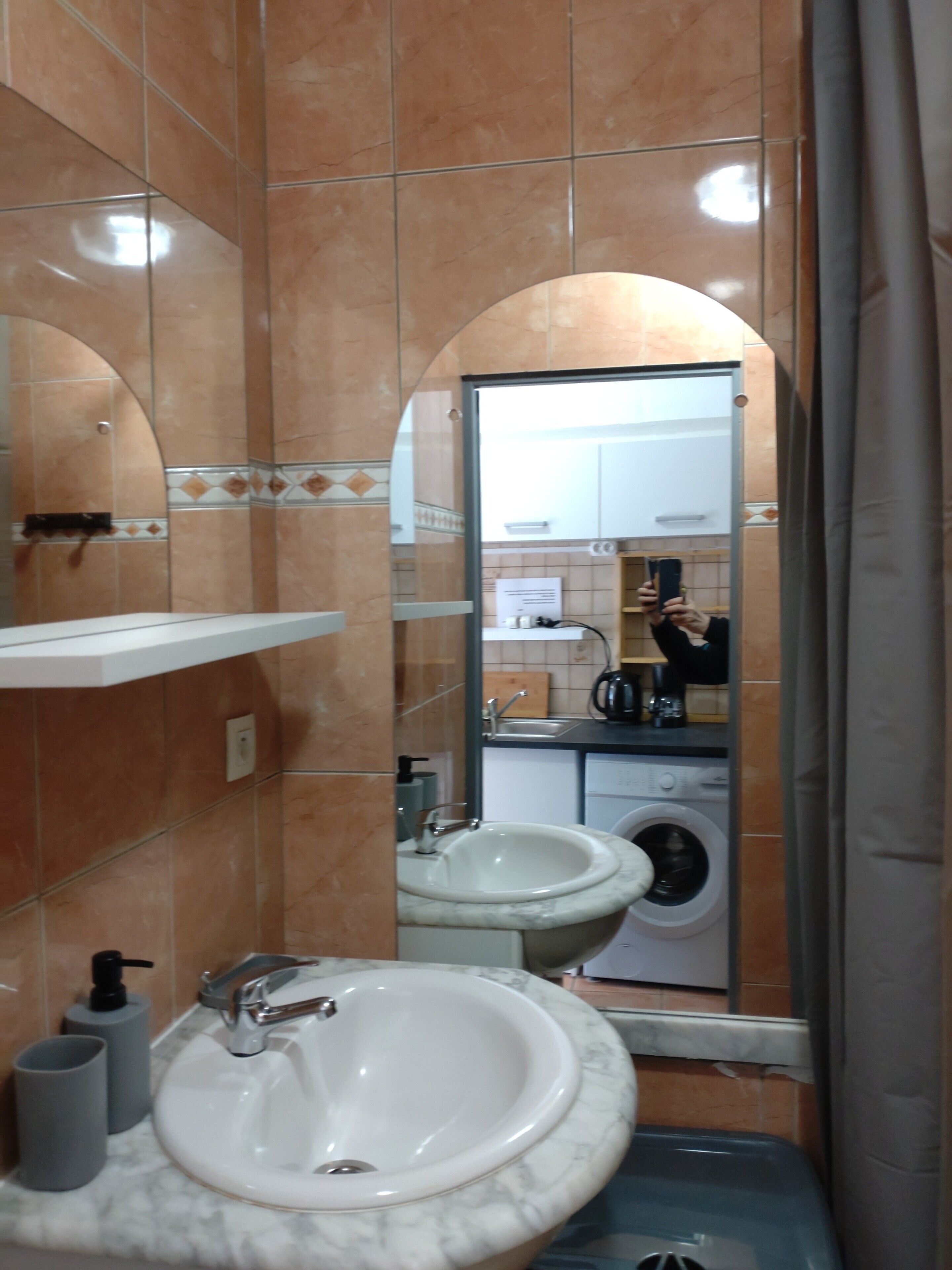 Een douche, handdoeken