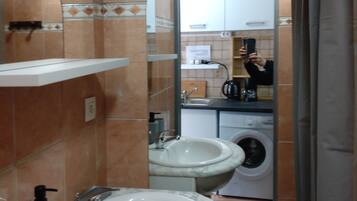 Een douche, handdoeken