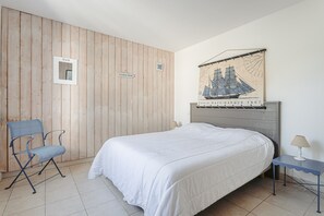 2 bedrooms, iron/ironing board, free WiFi, wheelchair access