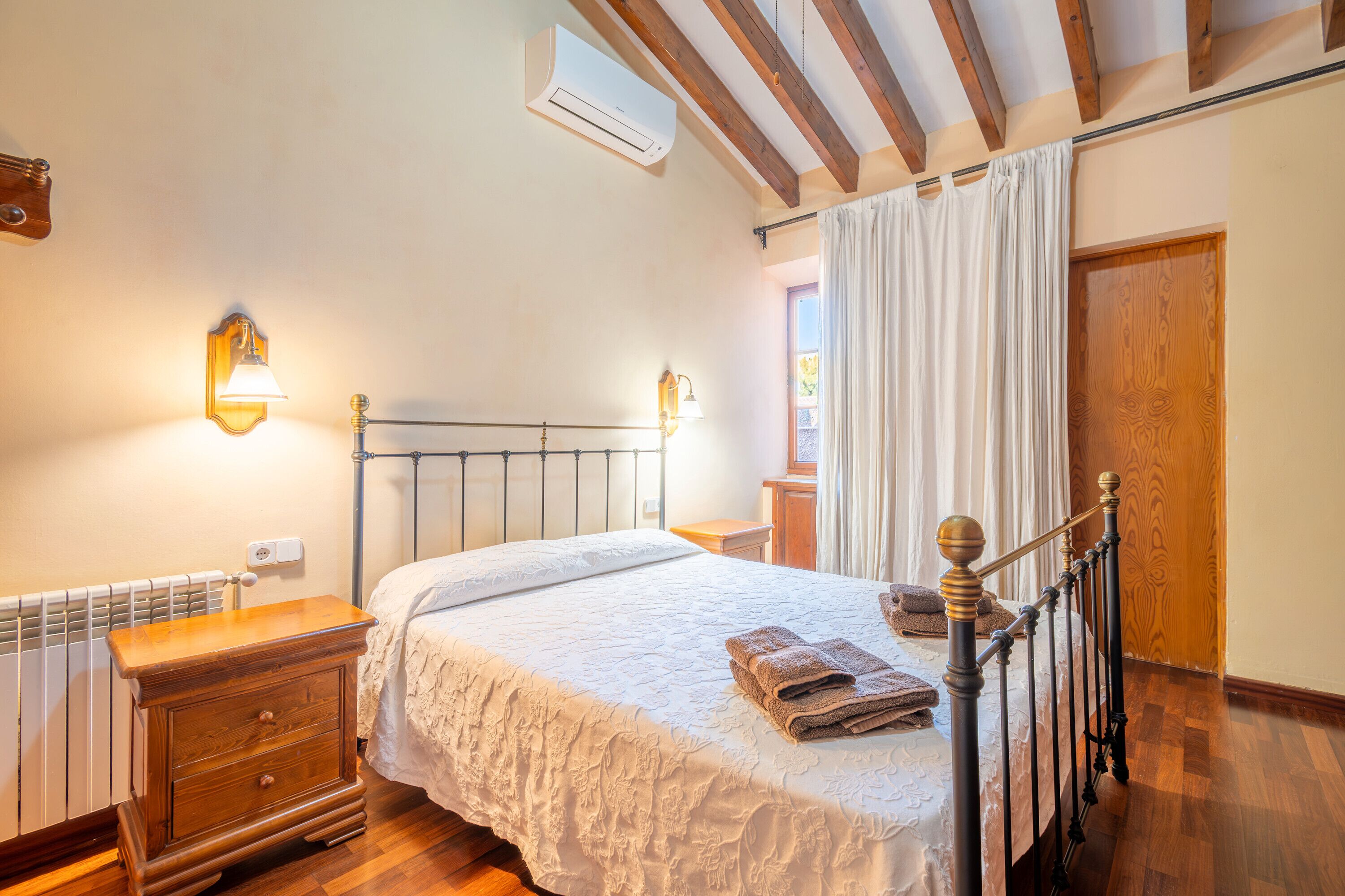 6 Schlafzimmer, Bügeleisen/Bügelbrett, kostenloses WLAN, Bettwäsche