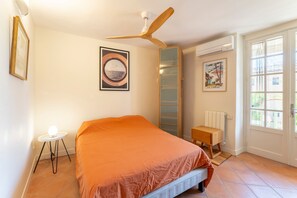 2 bedrooms, free WiFi, bed sheets - Holiday Home 'Le Sophora' with Mountain View, Wi-Fi and Air Conditioning (ROCHEFORT DU GARD)