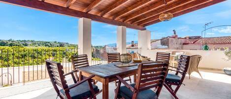 تناول الطعام بالخارج