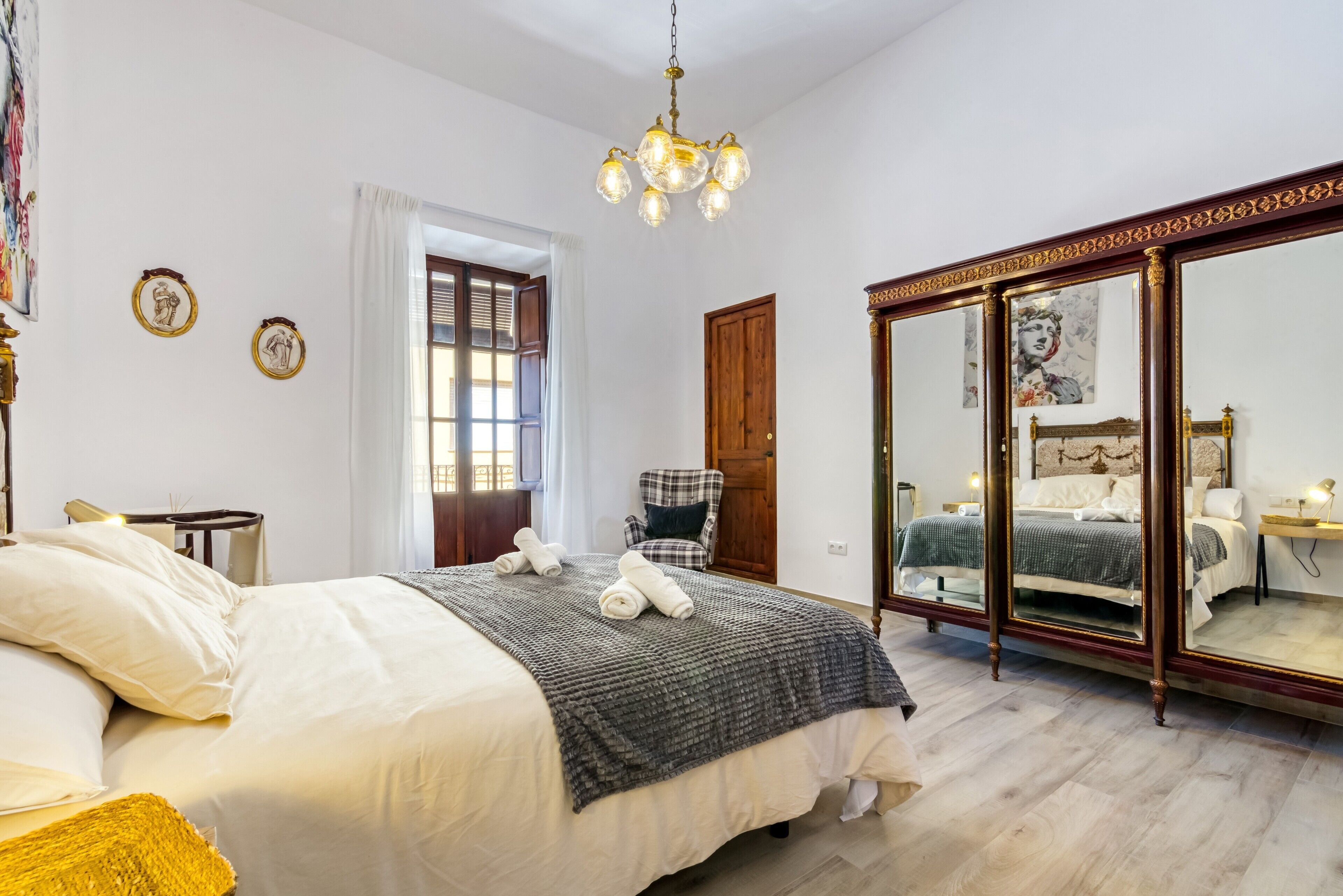 6 slaapkamers, een strijkplank/strijkijzer, gratis wifi, beddengoed