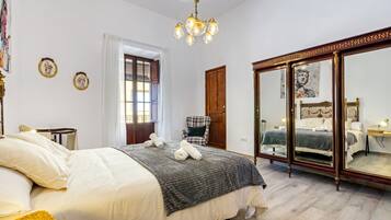 6 slaapkamers, een strijkplank/strijkijzer, gratis wifi, beddengoed