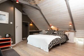 1 bedroom, free WiFi, bed sheets - B&B Room 'Cassiope' with Shared Pool, Shared Terrace, and Wi-Fi (Arzano)