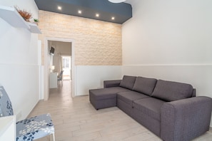 TV - Apartment 'Dafne Home' with Wi-Fi and Air Conditioning (Siracusa)