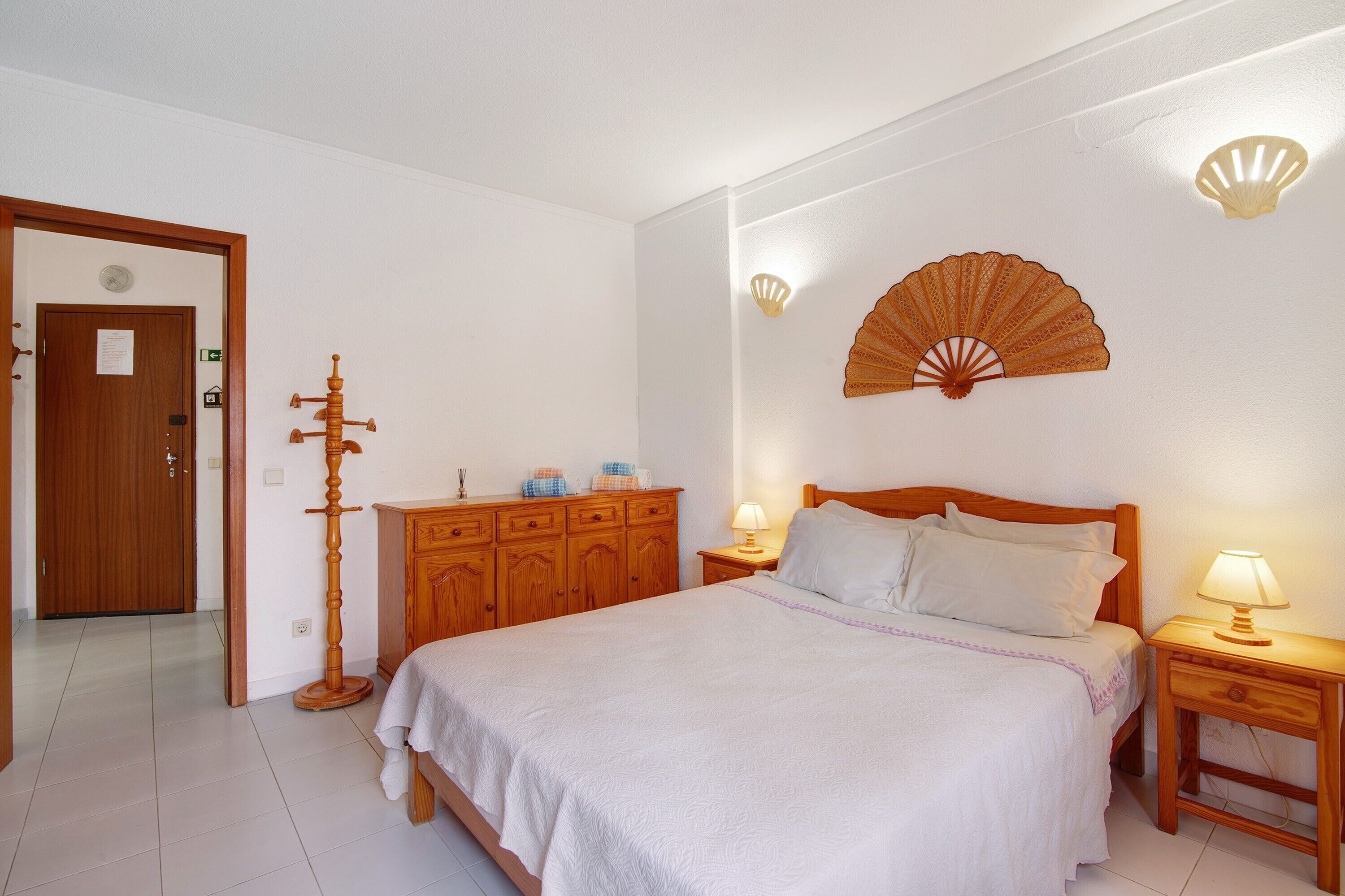 1 chambre, fer et planche à repasser, accès au Wi-Fi (inclus)