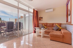 TV - Vacation 'Gran Canaria' with Shared Pool, Wi-Fi and Air Conditioning (Costa Calma)