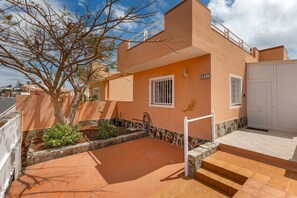 Property grounds - Vacation 'Gomera' with Shared Pool, Wi-Fi and Air Conditioning (Costa Calma)