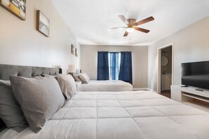 3 habitaciones, tabla de planchar con plancha, wifi y ropa de cama